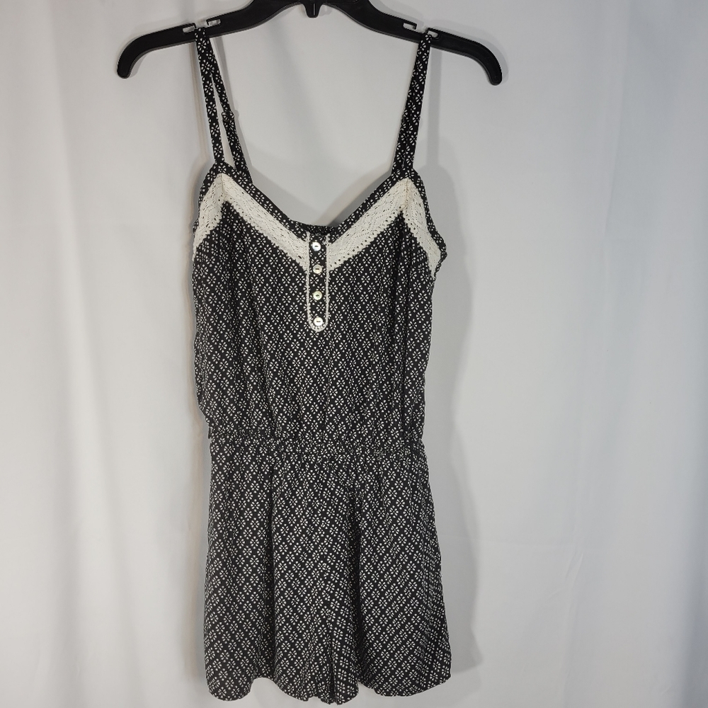 Forever 21 Black & White Floral Lace Accentss Shorts Romper w/Pockets Size Small